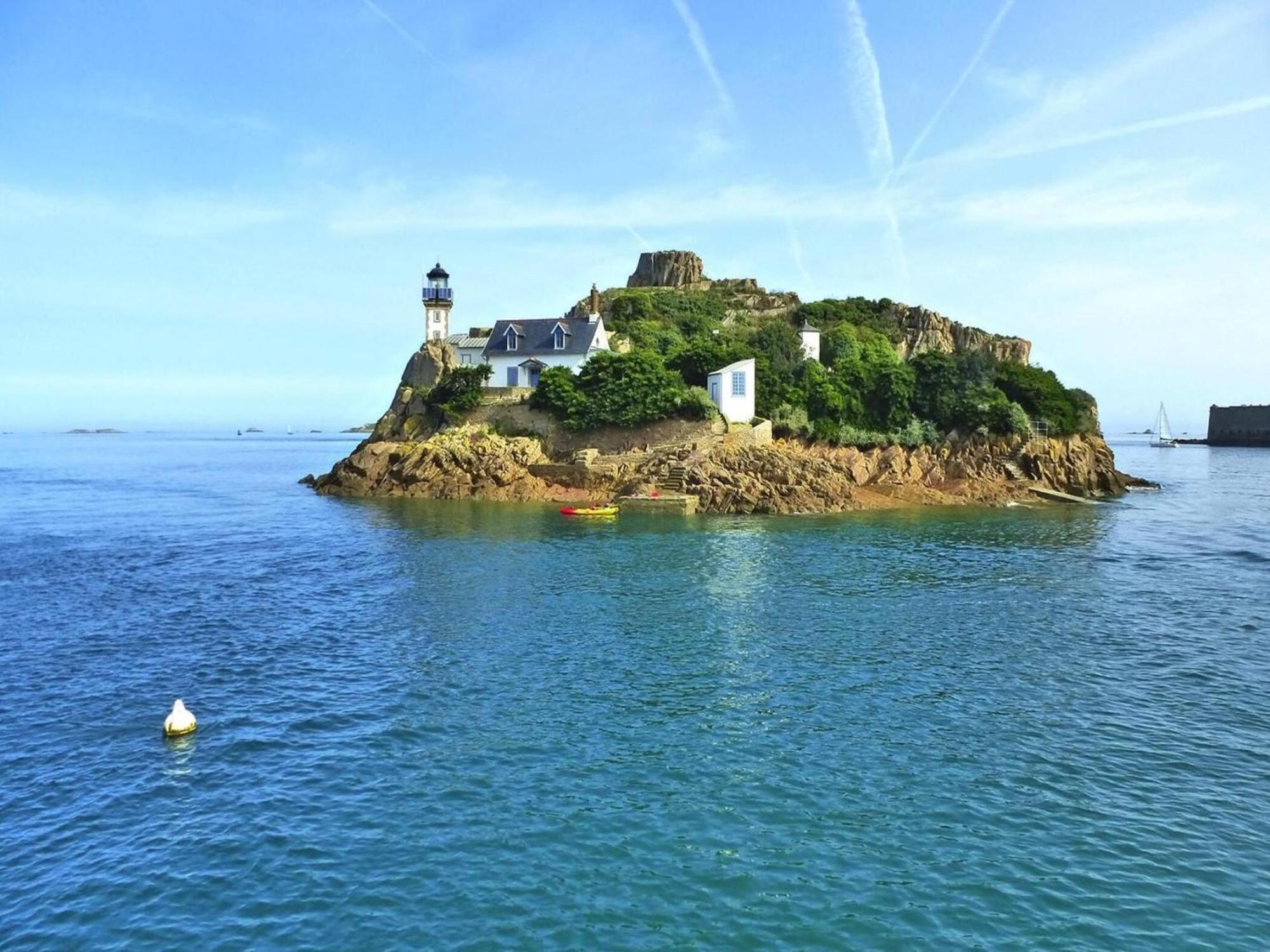Pretty Breton Holiday Home In A Top Location Plougasnou Exterior foto